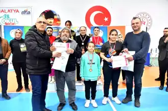 Malatya'da Aileler Arası Badminton Turnuvası