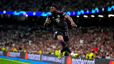 Davies, Bayern Münih'te 5 Yıl Daha!