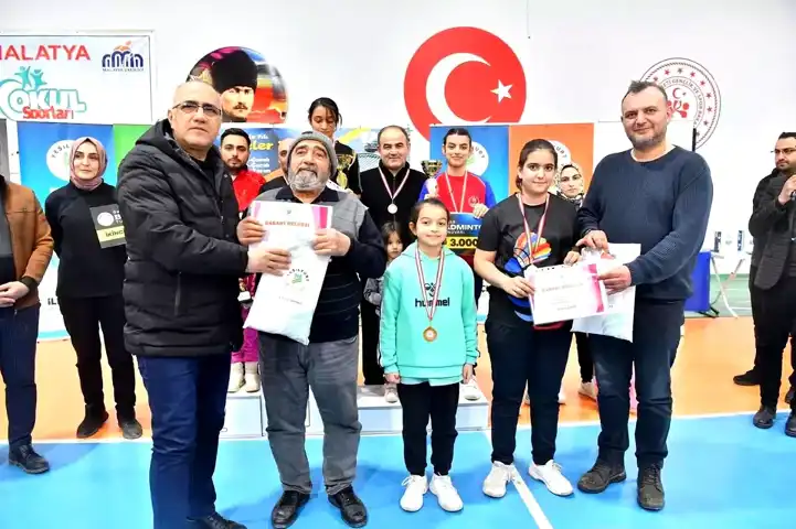 Malatya'da Aileler Arası Badminton Turnuvası