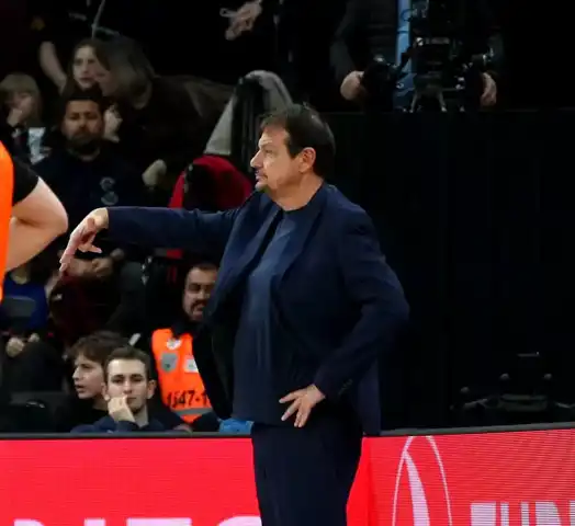 Anadolu Efes, Panathinaikos'u Ezer Geçti!