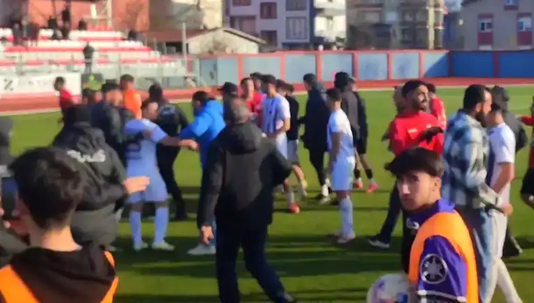 Bartınspor, Sinopspor'u 1-0 Yendi, Saha Karıştı!
