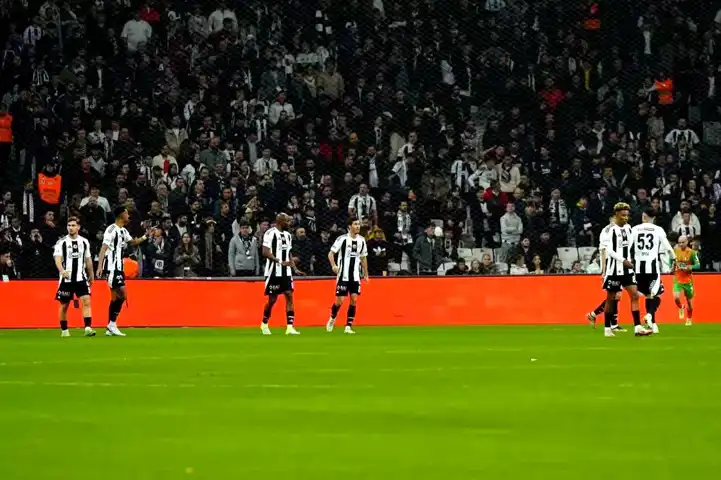 Beşiktaş'ın Düşüşü Devam Ediyor: 8 Maçta 1 Galibiyet!