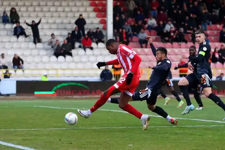 Boluspor, Adanaspor'u Evinde 3-1 Yendi!