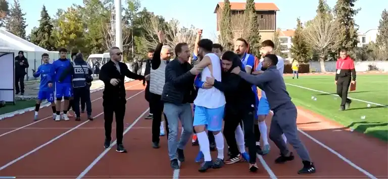 Burdur Amatör Lig'de Kırmızı Kart Yağmuru!