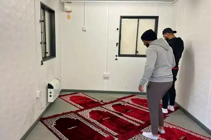 Manchester United, Ramazan'da İnanç Odası Açtı