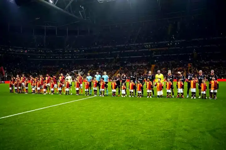 Galatasaray-Başakşehir, 0-0 Berabere Başladı!