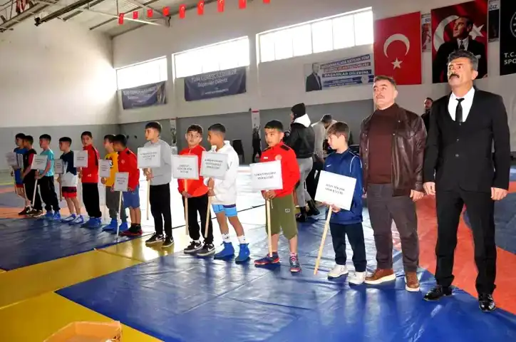 Deprem Şehitleri Anısına Güreş Turnuvası