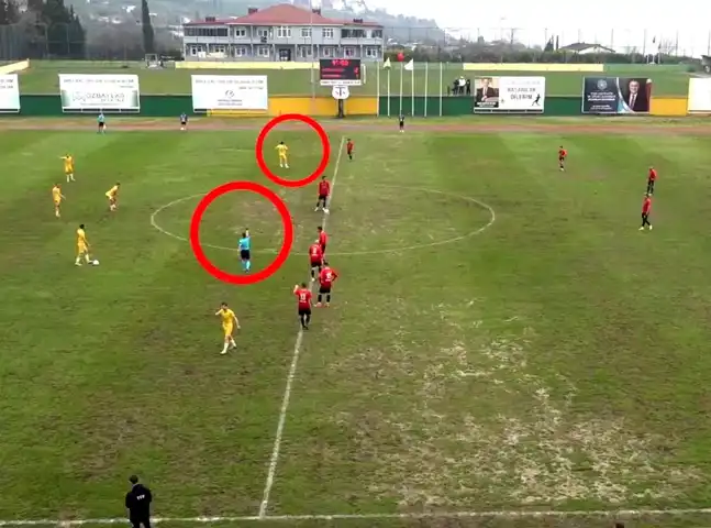 Kocaeli'de İlginç Hakem Hatası!